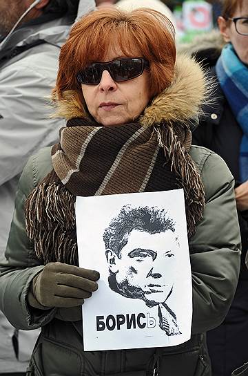 Марш памяти политика Бориса Немцова в Новосибирске. Шествие по Красному проспекту, улицам Крылова и Советской до Нарымского сквера