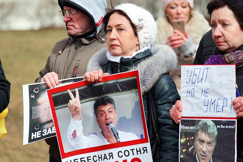 Митинг памяти Бориса Немцова в парке Строителей в Ростове-на-Дону 