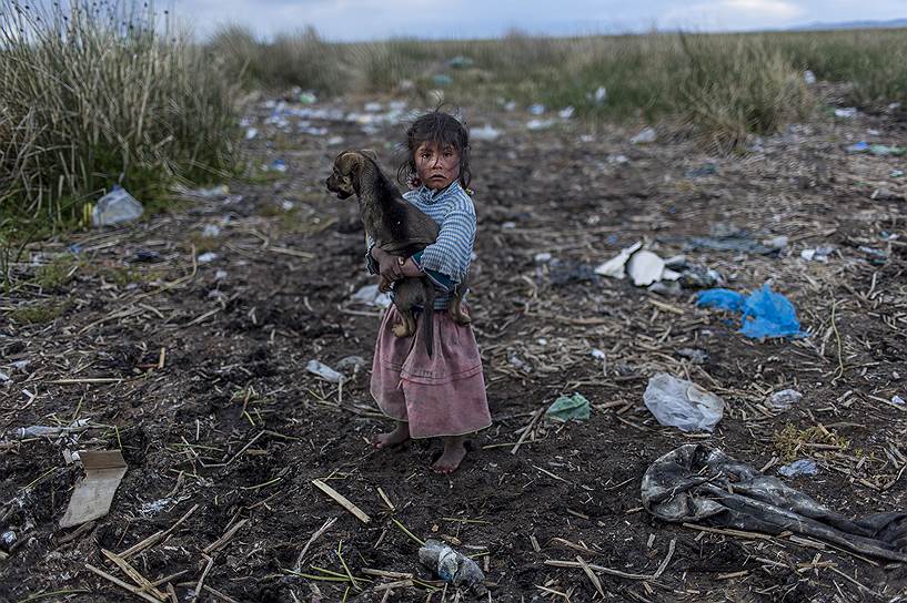 Титикака на протяжении столетий служило источником жизни для племен аймара и кечуа. Из-за грязной воды в деревнях стали чаще болеть дети