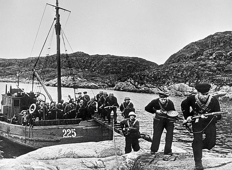 Десантники высаживаются на берег, 1943