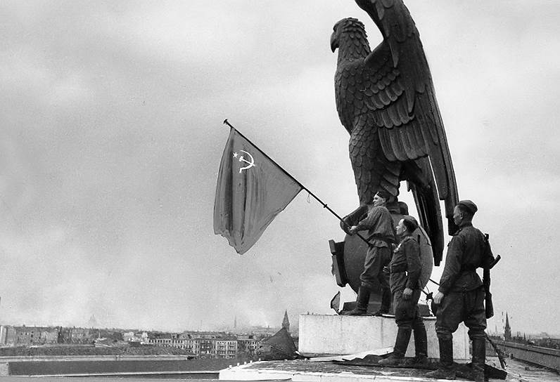 Знамя Победы над Берлином, 1945