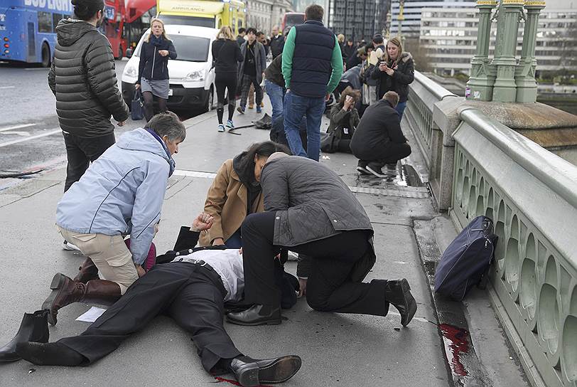 22 марта. У здания парламента Великобритании произошел теракт. На Вестминстерском мосту машина выехала на тротуар и сбила нескольких человек. Полиция остановила автомобиль у здания парламента. Жертвами атаки стали четыре человека, включая одного полицейского. Ответственность за теракт взяла на себя запрещенная в РФ организация «Исламское государство»
