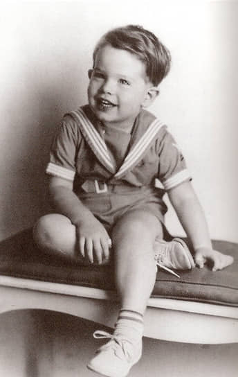Уоррен Битти родился 30 марта 1937 года в городе Ричмонде (штат Виргиния). Его отец был профессором психологии, а мать — учительницей