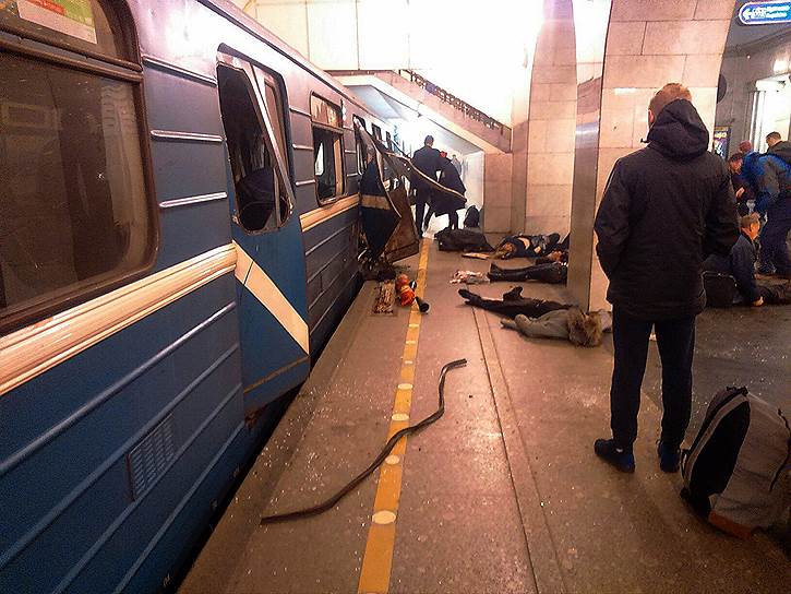 3 апреля. В метро Санкт-Петербурга совершен теракт. Жертвами взрыва на перегоне между станциями «Сенная площадь» и «Технологический институт» стали 13 человек, около 60 получили ранения