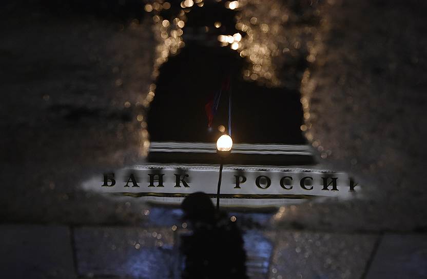ЦБ во главе с Эльвирой Набиуллиной не выражает беспокойства по поводу того, что отток капитала из РФ за первый квартал 2017-го уже превысил годовой прогноз