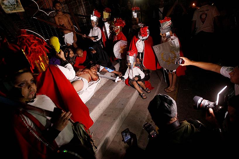 Тегусигальпа. Гондурас. Дети во время пасхальной постановки о жизни Иисуса Христа