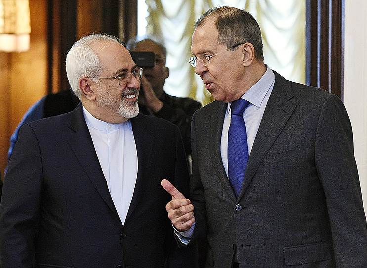 Глава МИД Ирана Джавад Зариф (слева) и глава МИД РФ Сергей Лавров