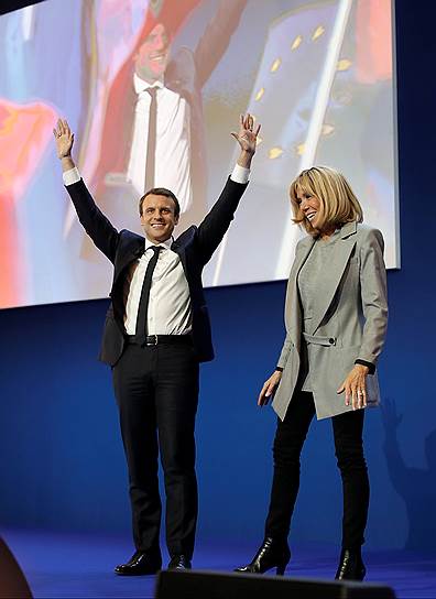 Кандидат в президенты Франции Эмманюэль Макрон с женой Брижит