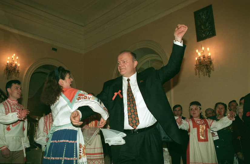 Лидер КПРФ Геннадий Зюганов на торжественном вечере, посвященном 82-й годовщине Октябрьской революции 