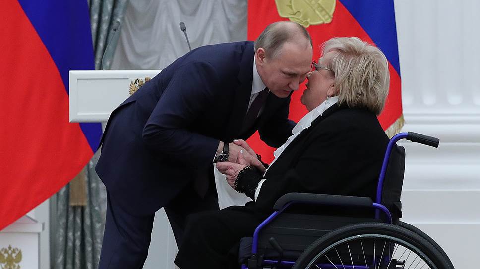 Кого Владимир Путин в апреле наградил звездами Героя труда