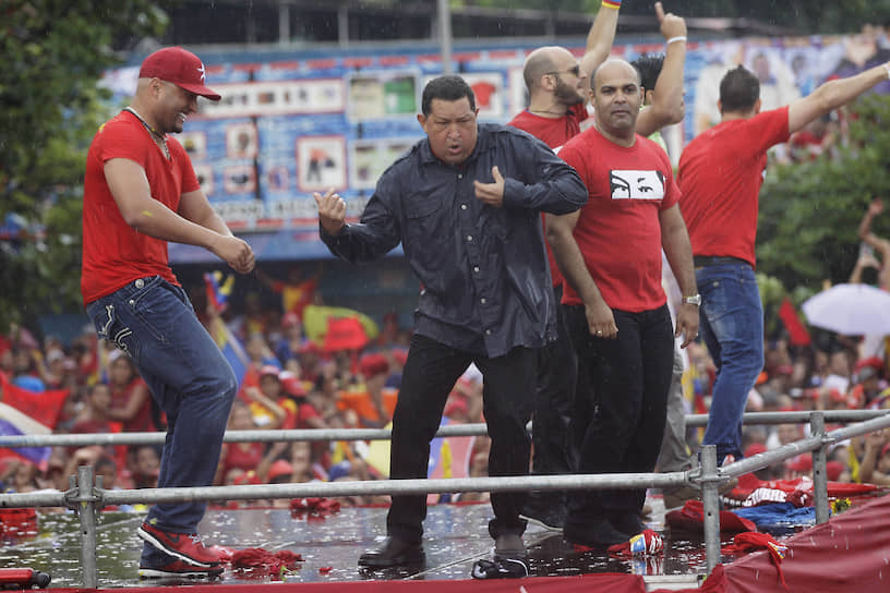 Экс-президент Венесуэлы Уго Чавес на предвыборном митинге 