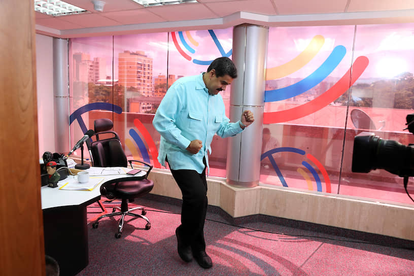 Президент Венесуэлы Николас Мадуро на радиостанции 