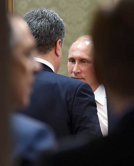 Президент Украины Петр Порошенко (слева) и президент России Владимир Путин