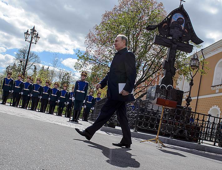 Президент России Владимир Путин на церемонии открытия памятника-креста