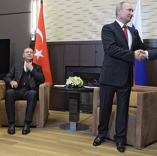 3 мая. В Сочи прошли переговоры Владимира Путина и турецкого президента Реджепа Тайипа Эрдогана. На следующий день Турция сняла ограничения на ввоз пшеницы из России