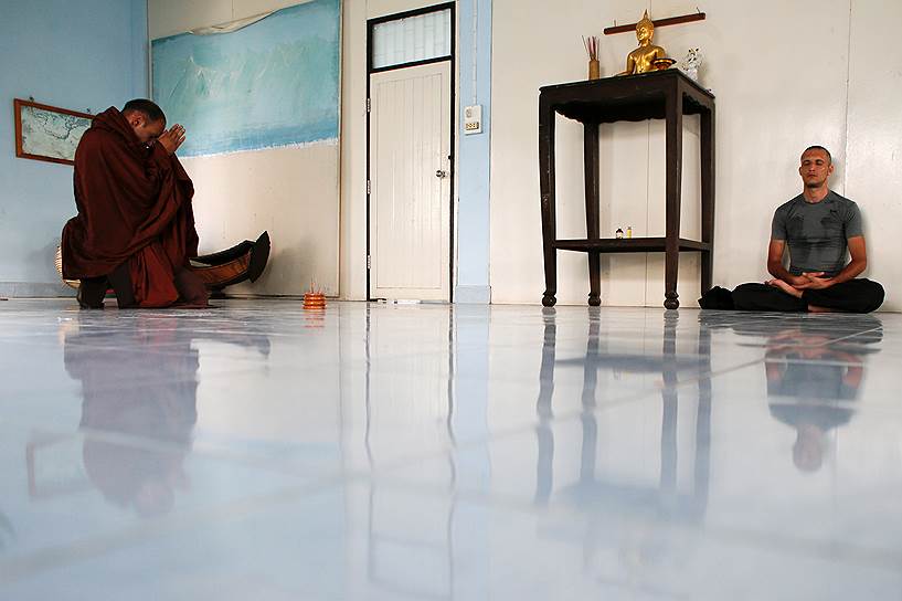 Эксперты ставят под сомнение методы, которыми лечат в монастыре. Однако программу реабилитации официально не закрывают, потому что борьба с наркозависимостью — одна из приоритетных задач властей Таиланда