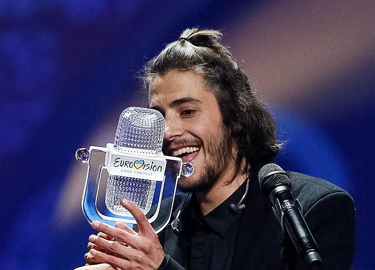 Победителем конкурса «Евровидение-2017» стал представитель Португалии Сальвадор Собрал. Его песня «Amar Pelos Dois» («Любви хватит на двоих») лидировала по итогам голосования жюри. Он набрал наибольшее количество голосов — 758