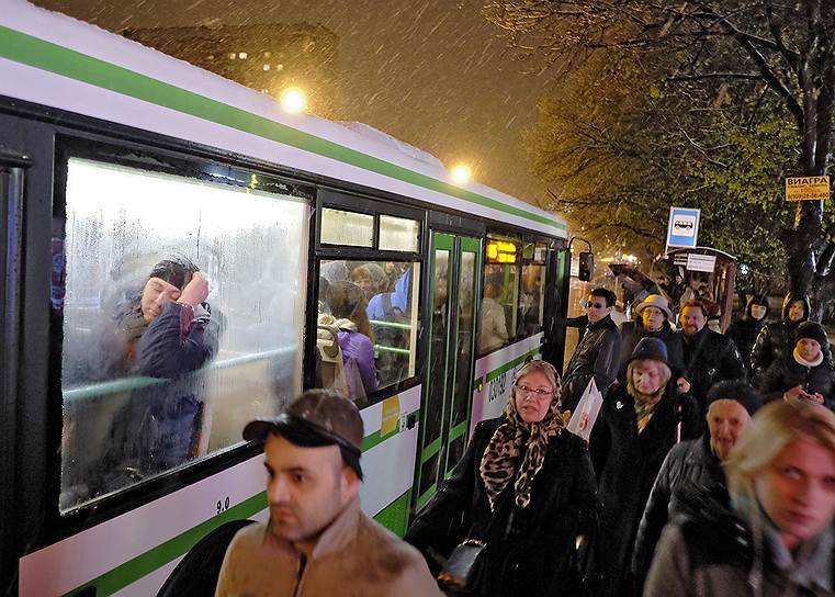 Москва, Россия. Снегопад в столице