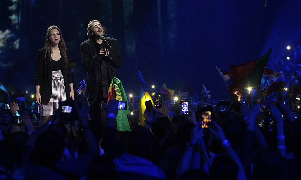 Победитель «Евровидения-2017» португальский певец Салвадор Собрал и его сестра Луиза