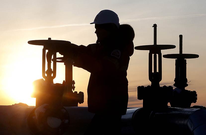 15 мая. Министры энергетики России и Саудовской Аравии договорились о продлении пакта, ограничивающего добычу нефти, до конца марта 2018. На фоне этих заявлений цена на сырье начала расти