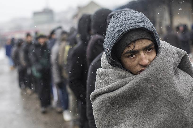 Алехандро Мартинес Велес, Испания. Беженцы в Белграде &lt;br>

Около 1500 человек из Афганистана и Пакистана живут на заброшенных складах рядом с Центральным вокзалом Белграда (Сербия). Несмотря на мороз -16°С, эти беженцы продолжают жить в бараках. Люди боятся, что их депортируют, если они перейдут жить  в официальные лагеря для беженцев