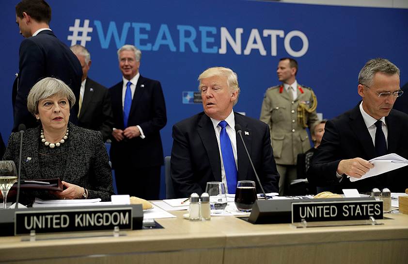 
Слева на право: премьер-министр Великобритании Тереза Мэй, президент США Дональд Трамп и генсек НАТО Йенс Столтенберг
