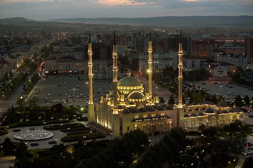 Грозный, Россия. Мечеть «Сердце Чечни» на закате