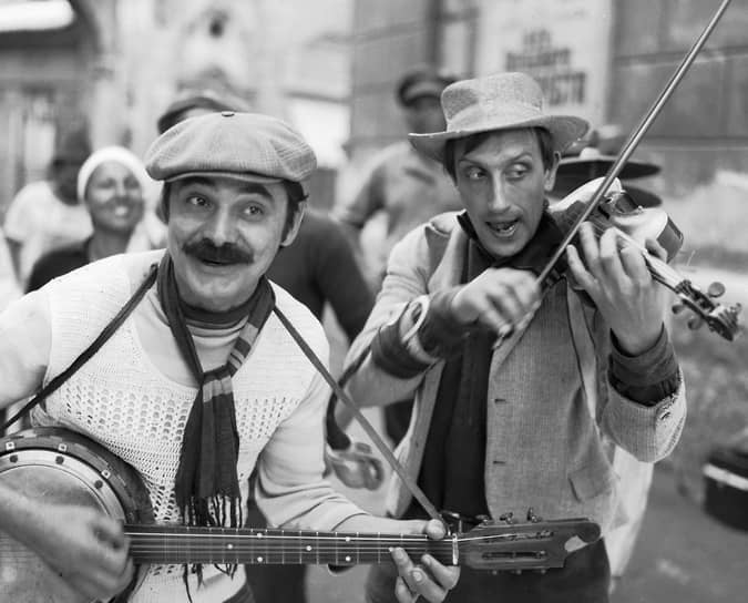 Во второй половине 1970-х — начале 1980-х джаз в СССР вновь переживает «эпоху застоя». Реабилитация музыкального направления происходит в 1983 году с выходом на экраны фильма «Мы из джаза» Карена Шахназарова (кадр на фото). Режиссер попытался представить советскому зрителю историю появления джаза в стране 