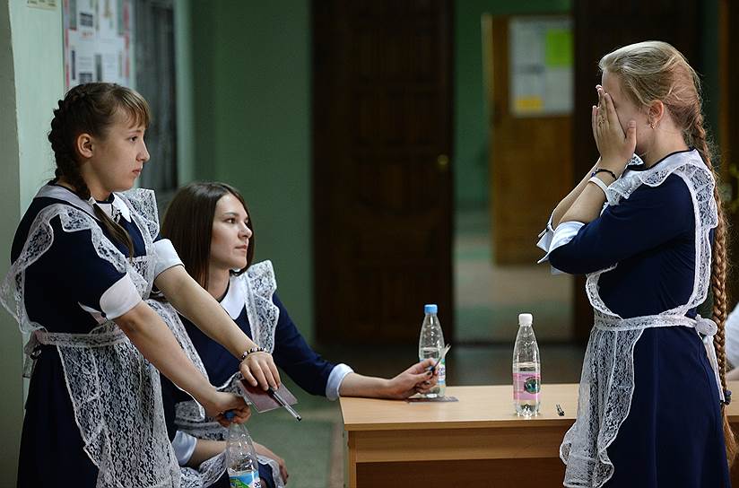 Российские школьники если и списывают на ЕГЭ, то по-тихому — Рособрнадзору известны лишь отдельные случаи