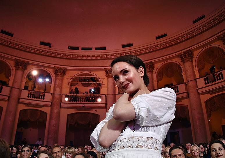 Актриса Анна Махлина во время церемонии закрытия кинофестиваля «Кинотавр» в Сочи