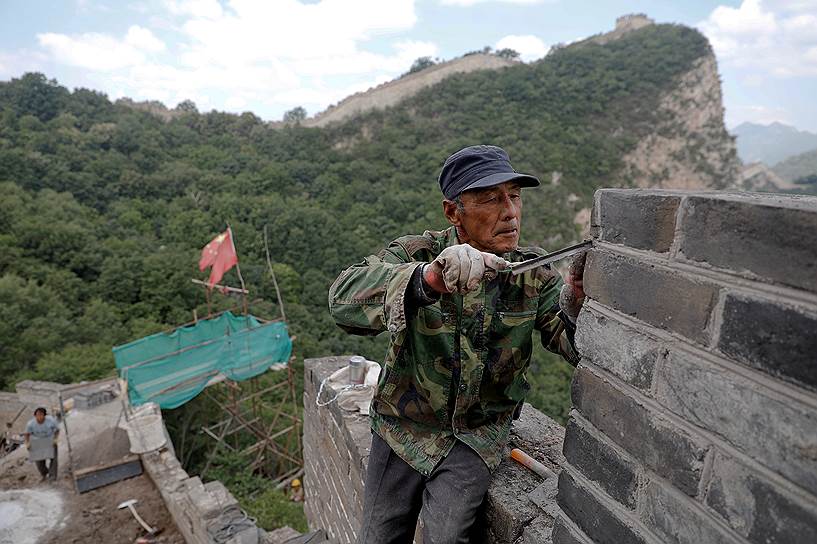 Более 30 лет назад власти Китая начали масштабный проект по восстановлению стены по всей стране. Однако пока отреставрировано только 10% самого молодого участка, построенного при династии Мин в 1600-х годах