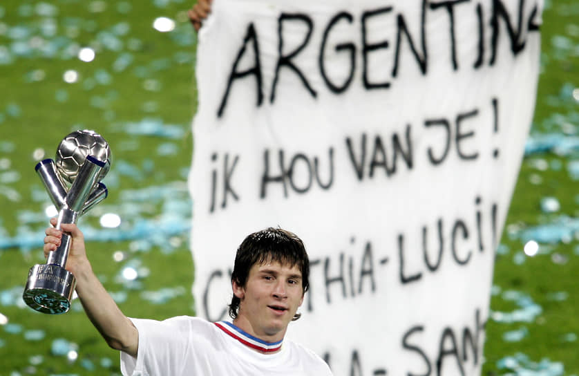 В детстве Лео страдал от недостатка гормона роста. Ему требовались дорогостоящие препараты, на покупку которых у семьи не было средств. Однако в возрасте 13 лет Месси заметила «Барселона», которая оплатила его лечение и переезд семьи в Испанию. В своем первом же матче за юношескую команду он забил 5 голов, а всего за сезон — 37 мячей в 30 матчах. Его дебют за молодежную сборную Аргентины состоялся в 2004 году, предложение выступать за сборную Испании футболист отклонил