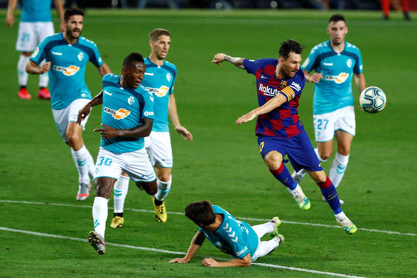 25 августа Лионель Месси сообщил клубу «Барселона» о своем желании уйти из команды