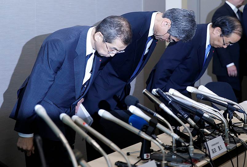 Глава Takada Сигэхиса Такада (слева) и топ-менеджеры компании
