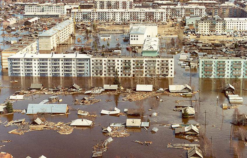 12 мая 2001 года Ленск вновь был почти полностью затоплен из-за паводка. Спасатели в экстренном режиме эвакуировали людей. Тогда жертвами наводнения стали 8 человек. На тот момент по нанесенному ущербу это наводнение стало самым крупным в Якутии, жители города прозвали его «всеЛенским». Общий ущерб составил 8 млрд руб