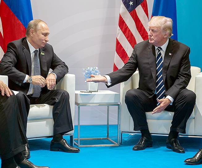 7 июля. Владимир Путин и Дональд Трамп провели первую официальную встречу. Переговоры прошли в Гамбурге, куда лидеры двух стран приехали на саммит G20. По результатам «закрытой» встречи было объявлено о том, что Москва и Вашингтон договорились о перемирии в Сирии