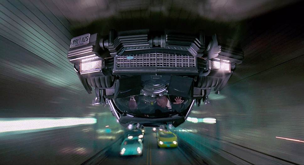 В 2002 году в фильме «Люди в черном-2» машина главных героев Mercedes E-500 могла превращаться в летательный аппарат. Управление транспортным средством осуществлялось с помощью джойстика.