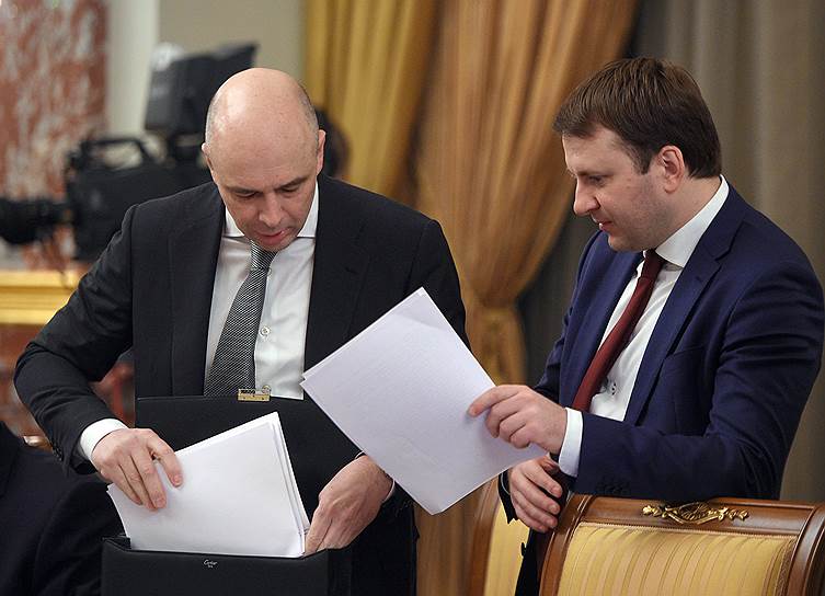 Российские министры Антон Силуанов и Максим Орешкин сочли, что сильный рубль вредит экспорту и экономическому росту в 2017 году