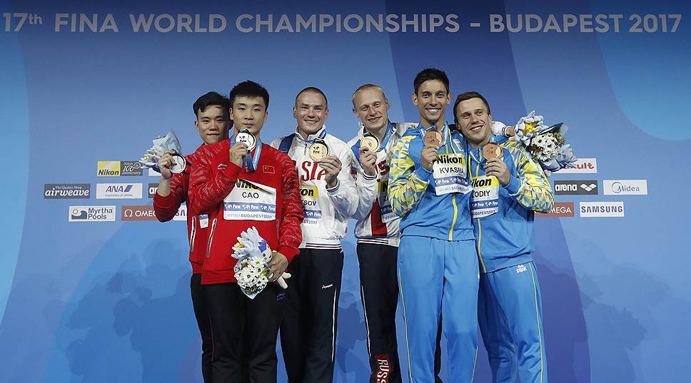 Слева направо: Цао Юань, Си Сии, Евгений Кузнецов, Илья Захаров, Илья Кваша, Олег Колодий 