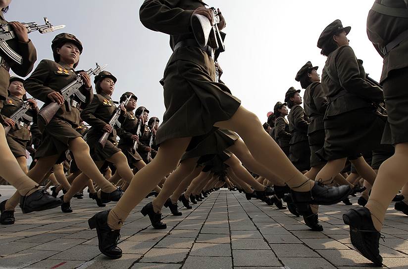 По данным южнокорейских СМИ, 2 февраля 2015 года в Северной Корее была введена воинская обязанность для девушек в возрасте от 17 до 20 лет. Для кореянок срок службы в армии составляет 7 лет, тогда как мужчины служат 10 лет