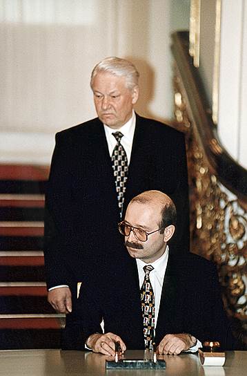 25 мая 1999 года Михаил Задорнов был назначен первым вице-премьером, однако через три дня он ушел в отставку, не согласившись с потерей поста министра финансов
