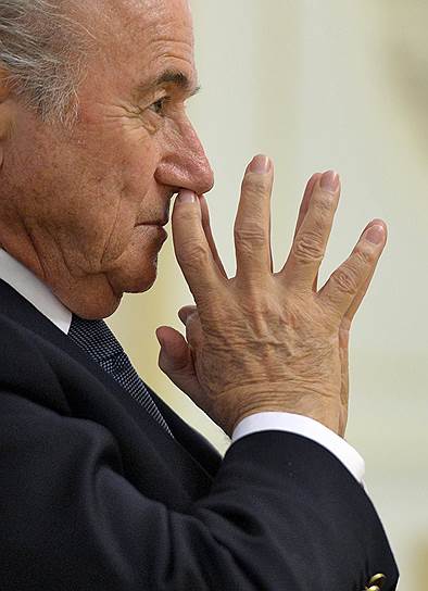 29 мая 2015 года Йозеф Блаттер был переизбран президентом FIFA на пятый срок. Однако уже 2 июня он объявил об уходе с поста в связи с разгоревшимся вокруг организации коррупционным скандалом