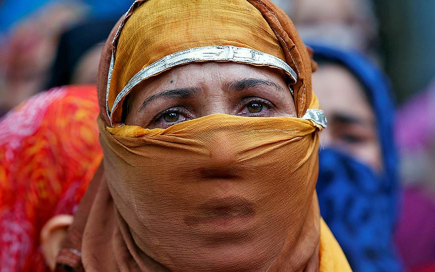 Кашмир. Женщина в трауре по 17-летнему молодому человеку, погибшему в стычке с индийскими службами безопасности