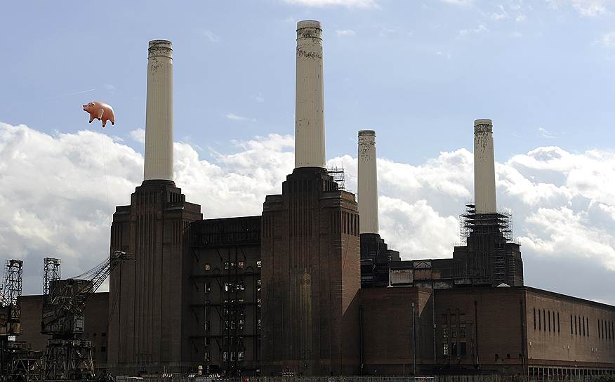 В рейтинге продаж музыкальных альбомов в Великобритании альбом занял по итогам 1967 года шестую строчку&lt;br> 
На фото: надувная розовая свинья пролетает над лондонской электростанцией Баттерси в рамках акции, приуроченной к переизданию 14 студийных альбомов Pink Floyd 