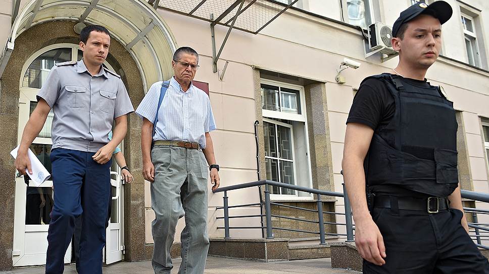 На предварительном заседании Алексей Улюкаев назвал обвинения в свой адрес «гнусной провокацией»