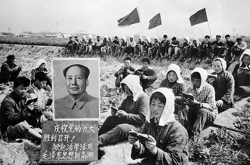 Во времена Мао рабочие и крестьяне хотя бы на бумаге были классом-гегемоном
