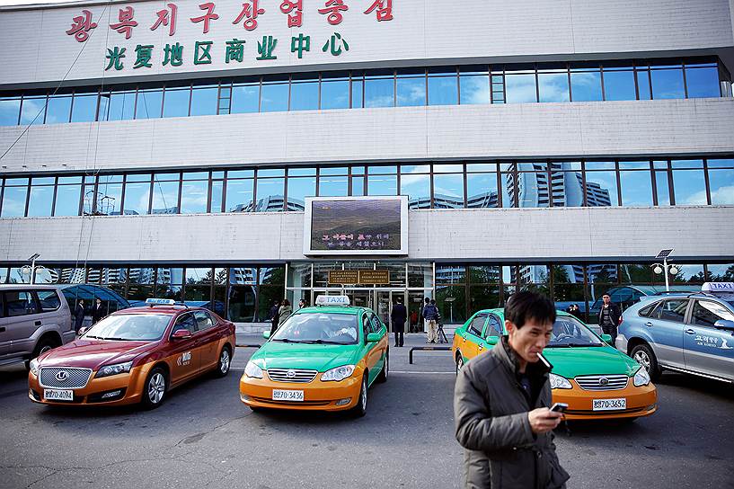 «Частные такси появились в южной части Пхеньяна. Это единственное место в Северной Корее, где подтверждено существование этой службы», — сообщалось в южнокорейском издании Daily NK в 2014 году