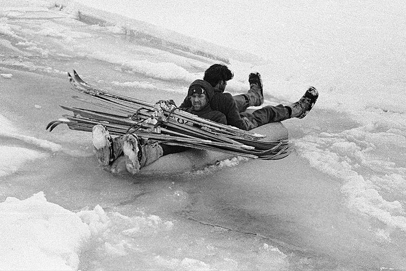 «Если привезти туда человека и не сказать ему, что он на Северном полюсе, то он вообще ничего не почувствует: холодно, голо, ветер воет, страшно» &lt;br> Первыми до Северного полюса на лыжах дошли члены экспедиции во главе с Дмитрием Шпаро. За 77 дней, с 16 марта по 31 мая 1979 года, они преодолели 1500 км
