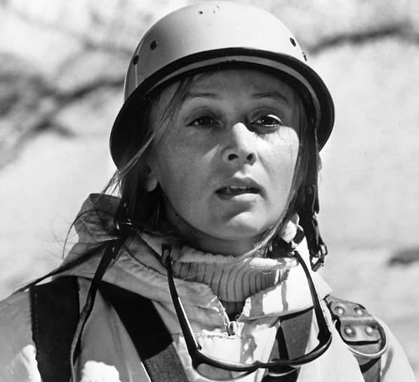 Дочь Анна Терехова: «Каждый день до глубокой ночи она читала сценарии. Ее буквально заваливали ими — раньше же не было компьютеров и прочей техники, поэтому домой к нам приносили огромные папки с машинописными или рукописными сценариями. Конечно, все прочитать мама не могла физически. И сценарии годами лежали у нас дома — ждали своего часа…» &lt;br> За свою кинокарьеру Маргарита Терехова сыграла более 50 ролей, но дебютировала в кино она в 1965 году — в фильме армянского режиссера Фрунзе Довлятяна «Здравствуй, это я!»