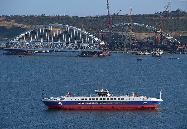 И жители Крыма, и отдыхающие, и продавцы недвижимости верят, что Керченский мост их спасет
